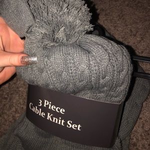BRAND NEW WOMENS KNIT SET